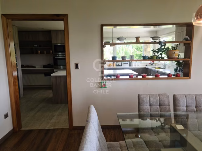 Exclusiva Casa Mediterránea en Osorno: Naturaleza y Lujo