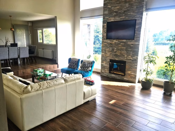 Exclusiva Casa Mediterránea en Osorno: Naturaleza y Lujo
