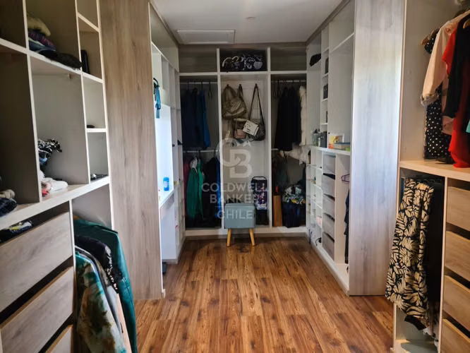 Exclusiva Casa Mediterránea en Osorno: Naturaleza y Lujo