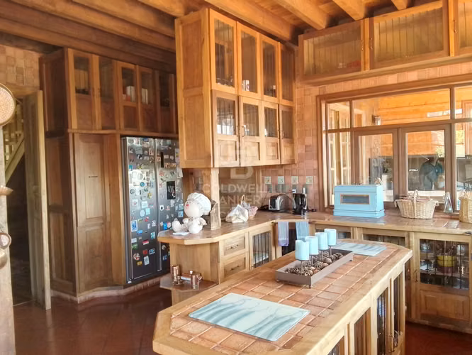 Gran casa en parcela, lindas vistas y a pasos del centro