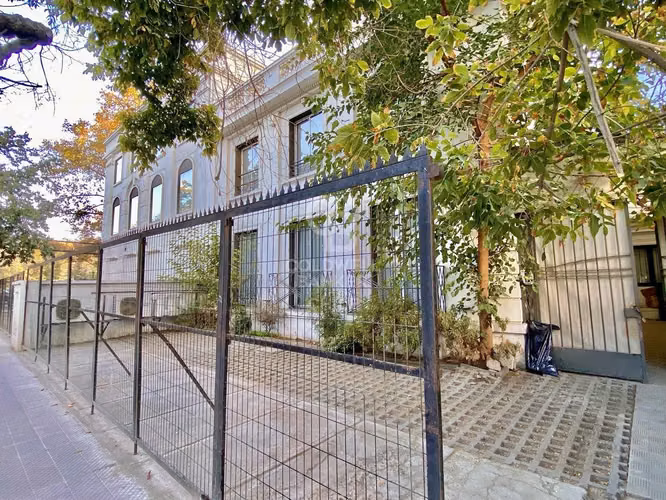 Gran Edificio en Providencia