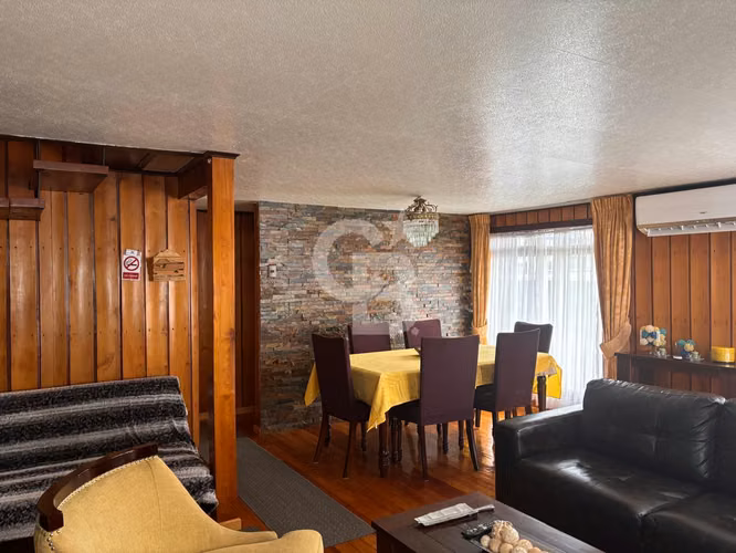 Propiedad con uso comercial y habitacional