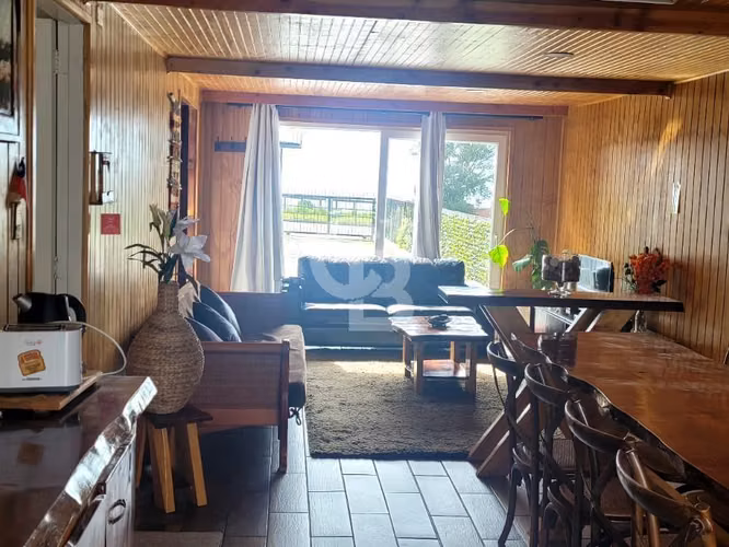 Propiedad con uso comercial y habitacional
