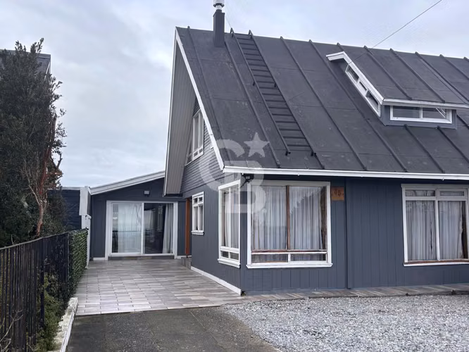 Propiedad con uso comercial y habitacional