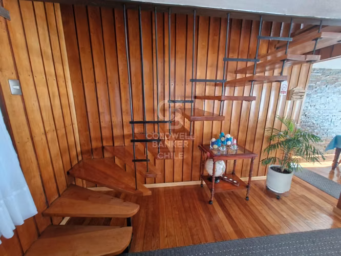 Propiedad con uso comercial y habitacional