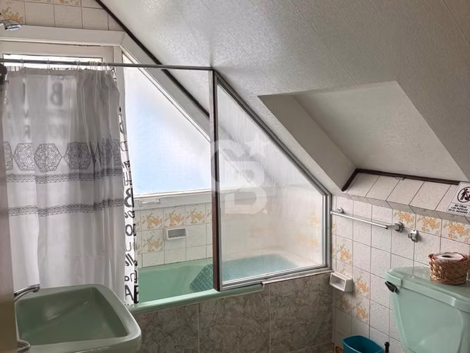 Propiedad con uso comercial y habitacional