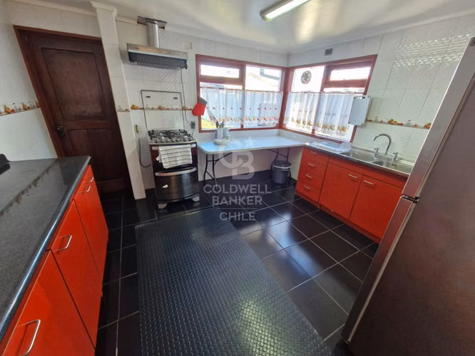 Propiedad con uso comercial y habitacional