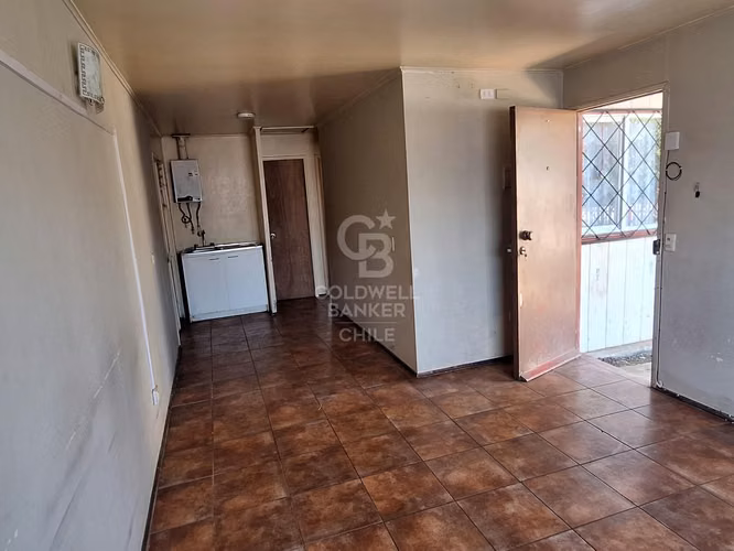 Casa ampliada con 3 dorm, patio y cerca de servicios - Imagen 9