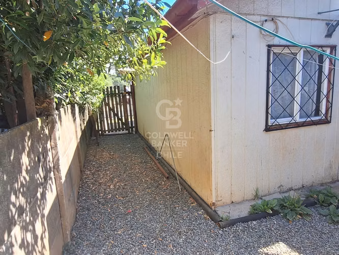 Casa ampliada con 3 dorm, patio y cerca de servicios - Imagen 11