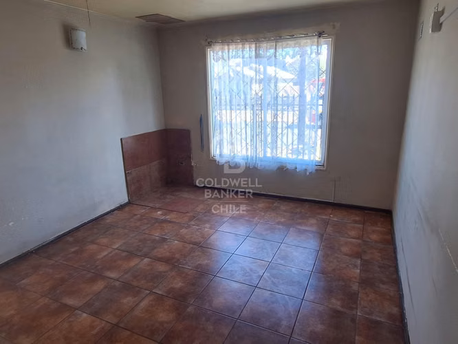 Casa ampliada con 3 dorm, patio y cerca de servicios - Imagen 8