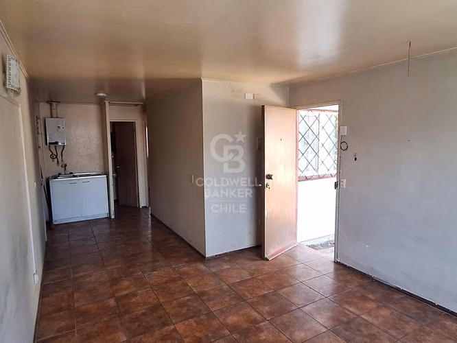 Casa ampliada con 3 dorm, patio y cerca de servicios - Imagen 3