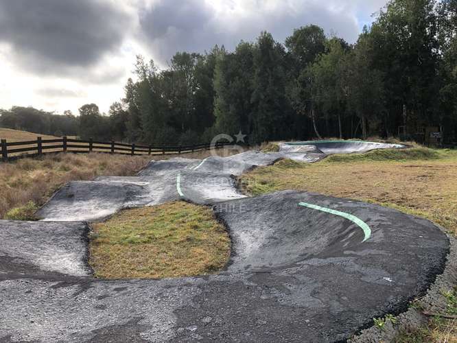 Fantástica parcela con bosque, pradera en lindo condominio - Imagen 2