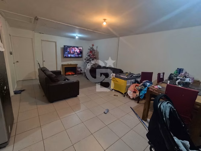 Casa familiar en sector tranquilo, excelente ubicación.