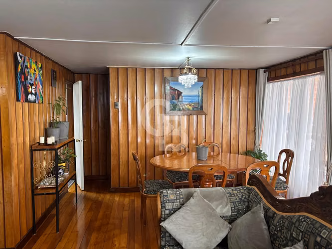 ¡Imperdible oportunidad comercial con vista al lago!