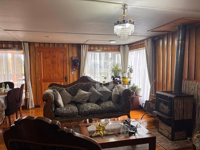 ¡Imperdible oportunidad comercial con vista al lago!