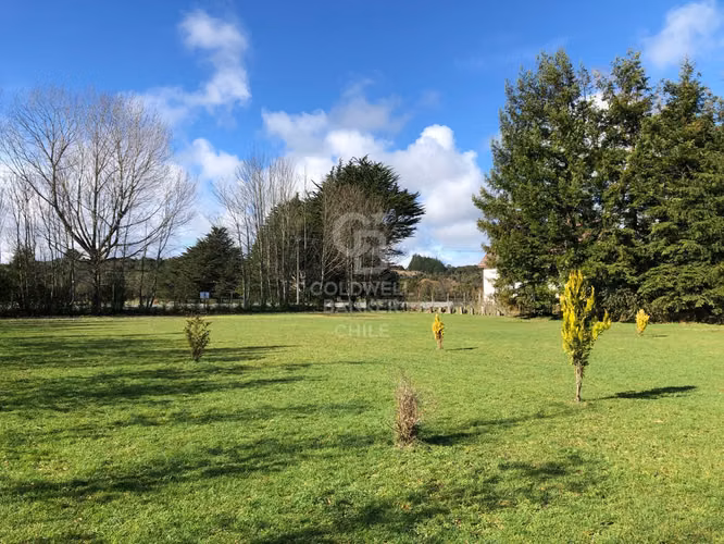 Bella parcela a minutos de Puerto Varas con bajada a lago.