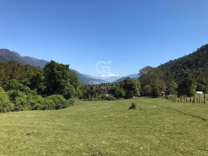 Parcela en sector Ralún con vista al Volcán Yates.