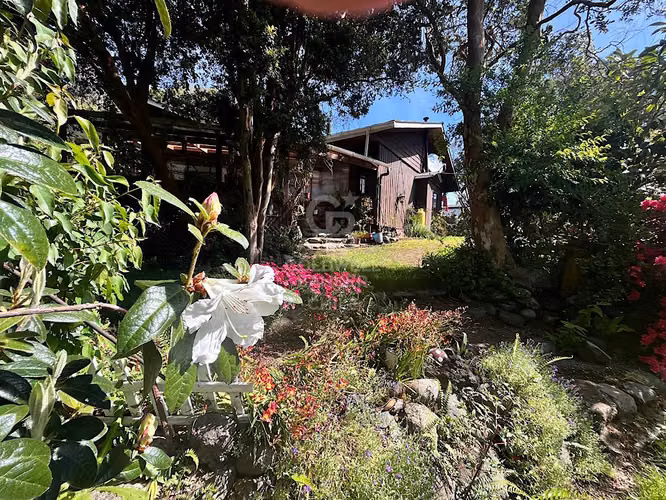 Hermoso sitio con 2 casas en Frutillar Bajo.
