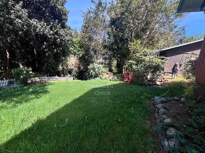 Hermoso sitio con 2 casas en Frutillar Bajo.