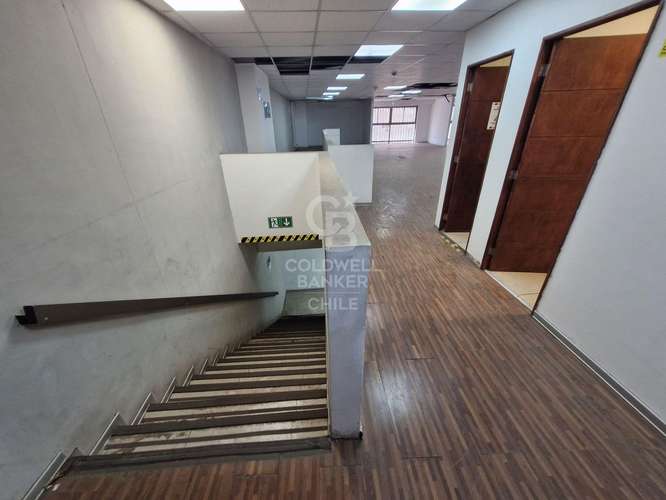 Local 1.241m2 Santiago Centro Bajó UF 4.400 - Imagen 11