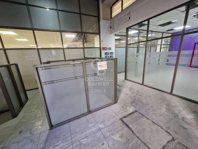 Local 1.241m2 Santiago Centro Bajó UF 4.400 - Imagen 4
