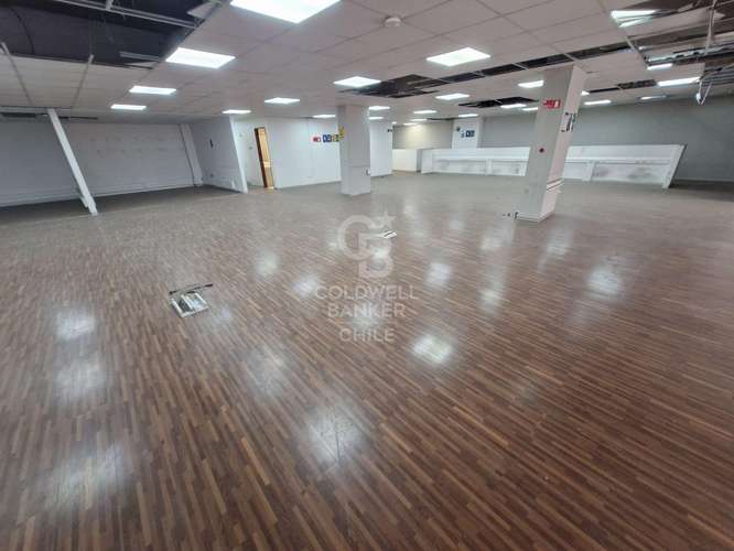 Local 1.241m2 Santiago Centro Bajó UF 4.400 - Imagen 5