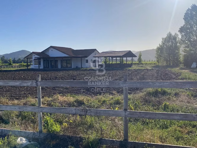 Parcela con gran casa en Colchagua