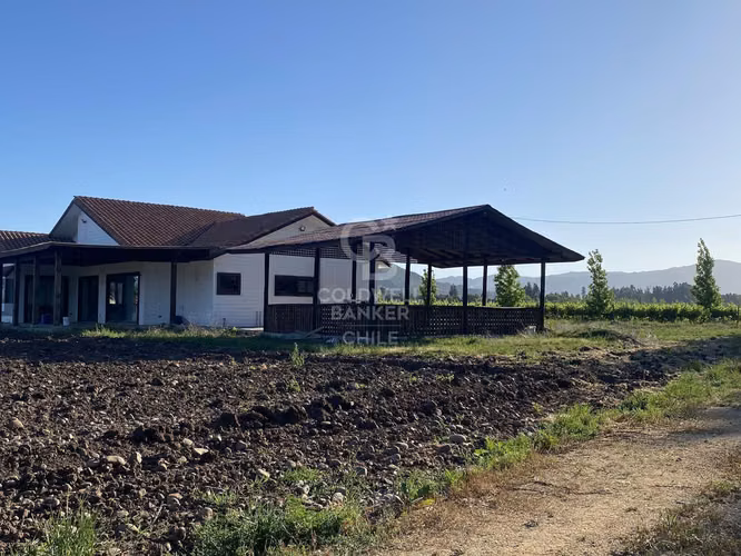 Parcela con gran casa en Colchagua