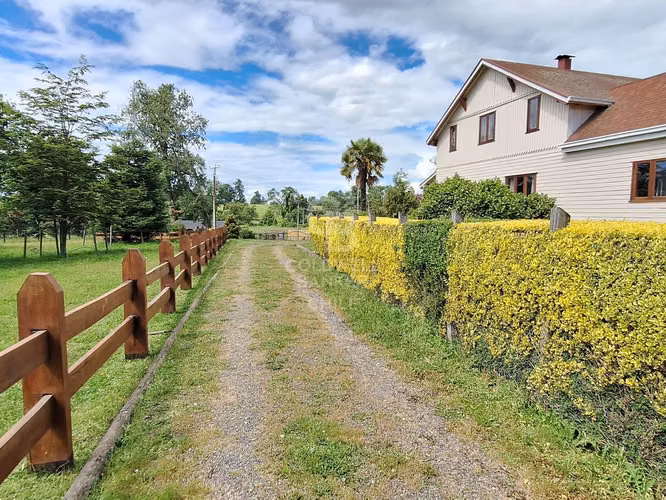 Casona Alemana en Parcela: Estilo y Comodidad en Osorno