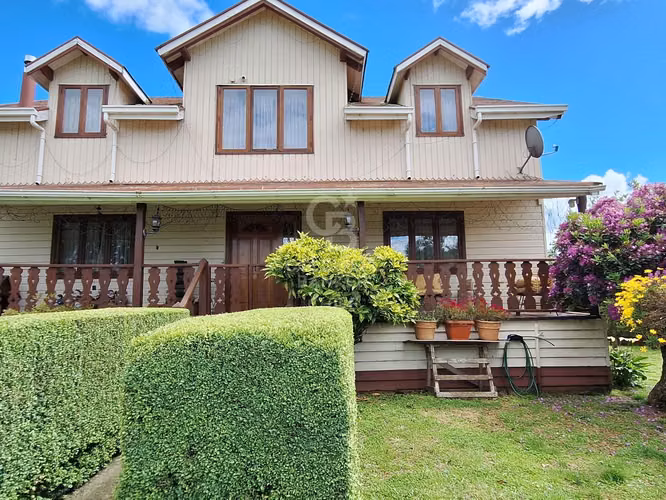 Casona Alemana en Parcela: Estilo y Comodidad en Osorno