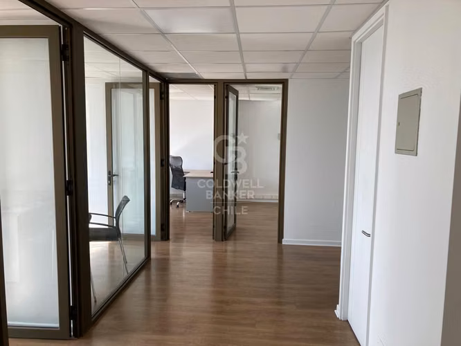 Oficina  Sector Cantagallo, 4 privados, 2 baños