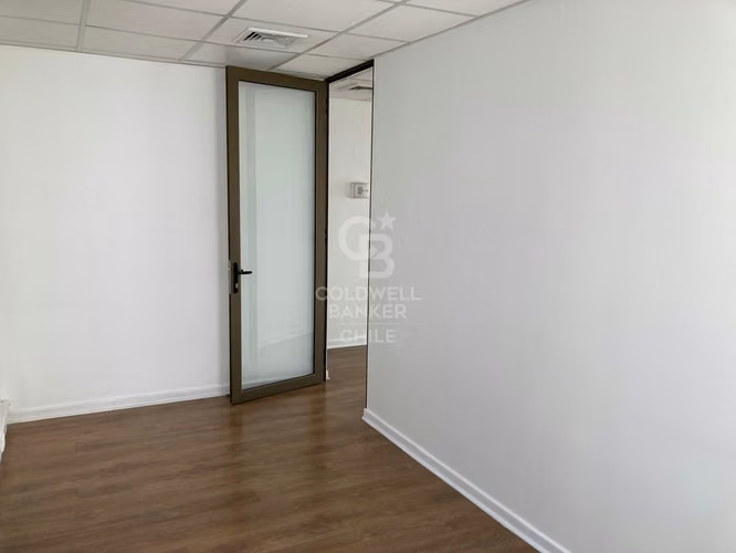 Oficina  Sector Cantagallo, 4 privados, 2 baños
