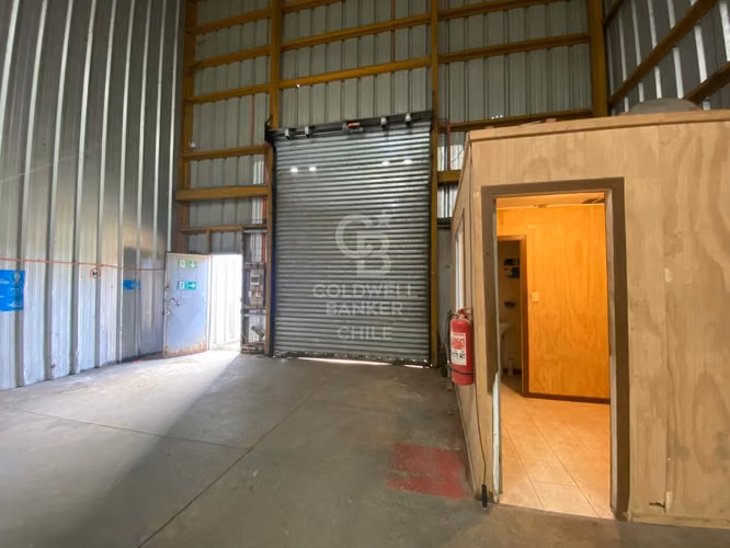 Bodega 400 m² en Osorno: Espacio estratégico con oficina