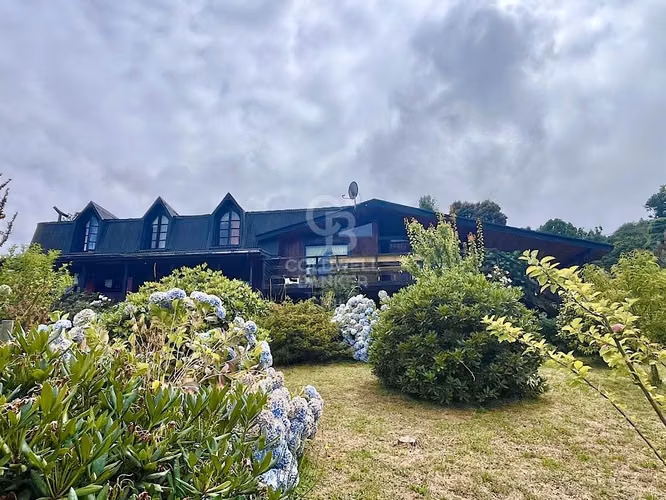 Hermosa Casa con vista al Lago Ranco.