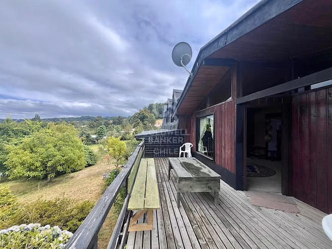 Hermosa Casa con vista al Lago Ranco.