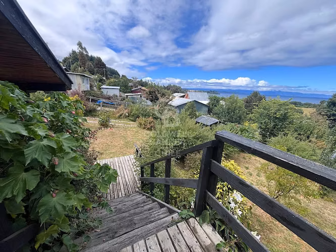 Hermosa Casa con vista al Lago Ranco.