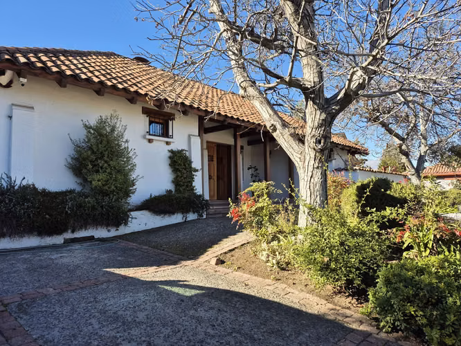Casa de Ensueño en Lo Barnechea: Confort y Naturaleza