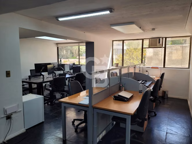 Oficina Metro El Golf - Venta y Arriendo