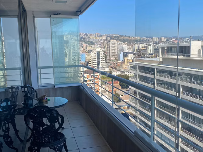 Gran Departamento con Vista Poniente, amoblado