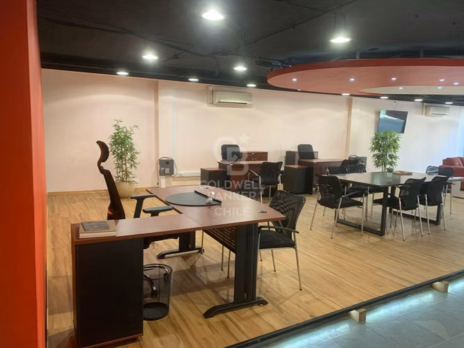 Impecable local comercial en Av. Las Condes