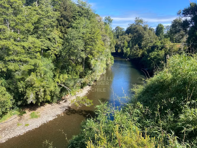 Paraíso Natural en Osorno: Lodge con Río y Actividades