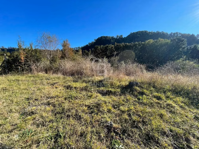 Vista al Volcán con rio que cruza el condominio | Ensenada