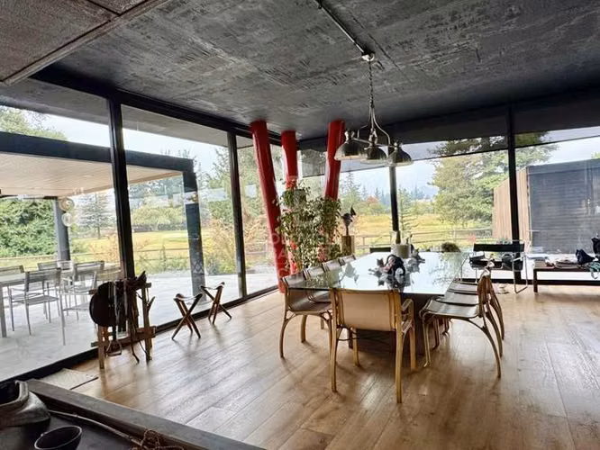 Moderna Casa en  club de golf Los Lirios. Insuperable