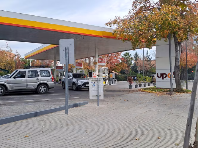 Gran oportunidad local en zona exclusiva, Vitacura
