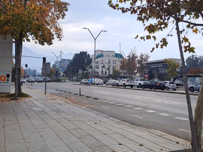 Gran oportunidad local en zona exclusiva, Vitacura