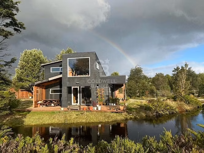 Hermosa Casa con Laguna | Club de Campo