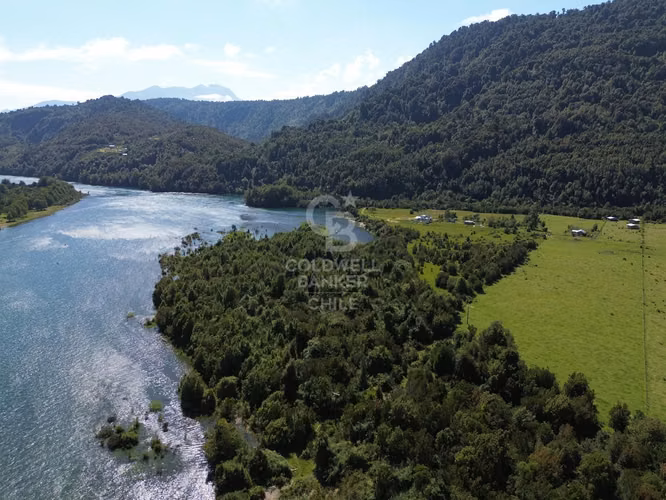 Venta de 4 Hectáreas con Orilla de Río Puelo – Entorno