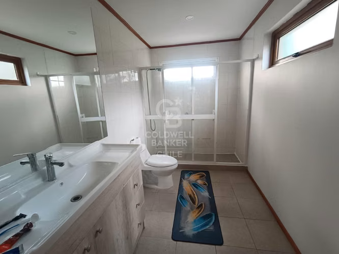 Casa y Galpón en Condominio Comercial