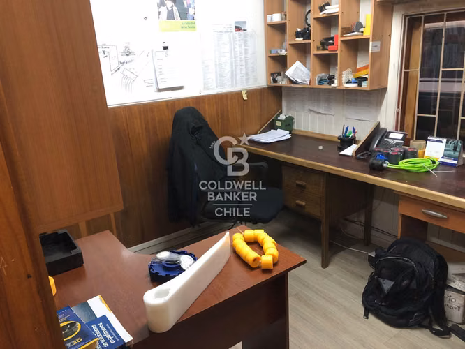¡Rebajado! Local Comercial en Sector Industrial
