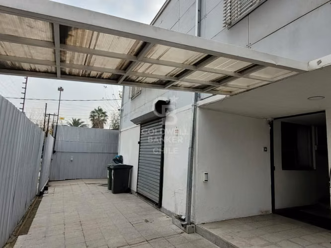 Bodegas con oficinas sector Zapadores Recoleta